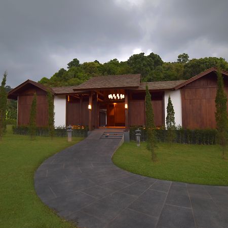 Onsen At Moncham Hotel Mae Rim Exterior photo