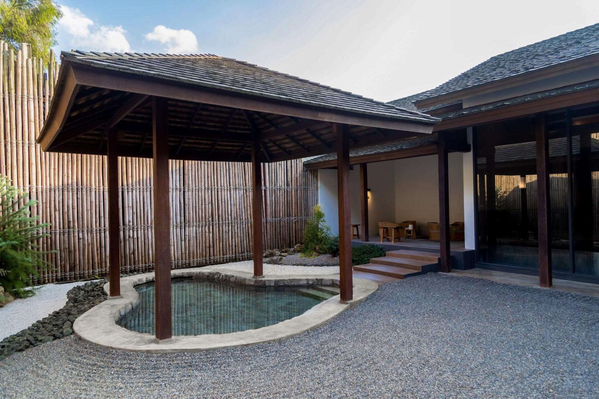 Onsen At Moncham Hotel Mae Rim Exterior photo