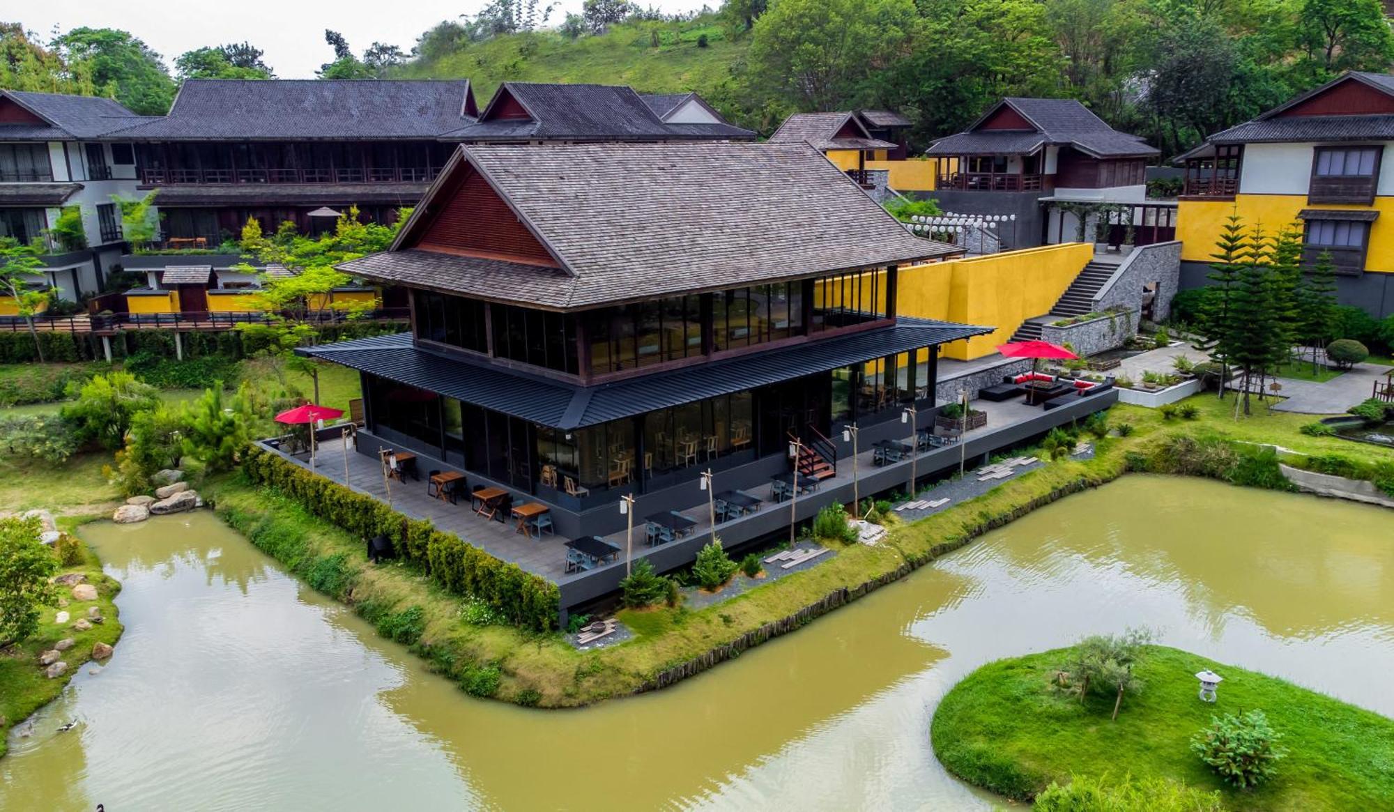 Onsen At Moncham Hotel Mae Rim Exterior photo