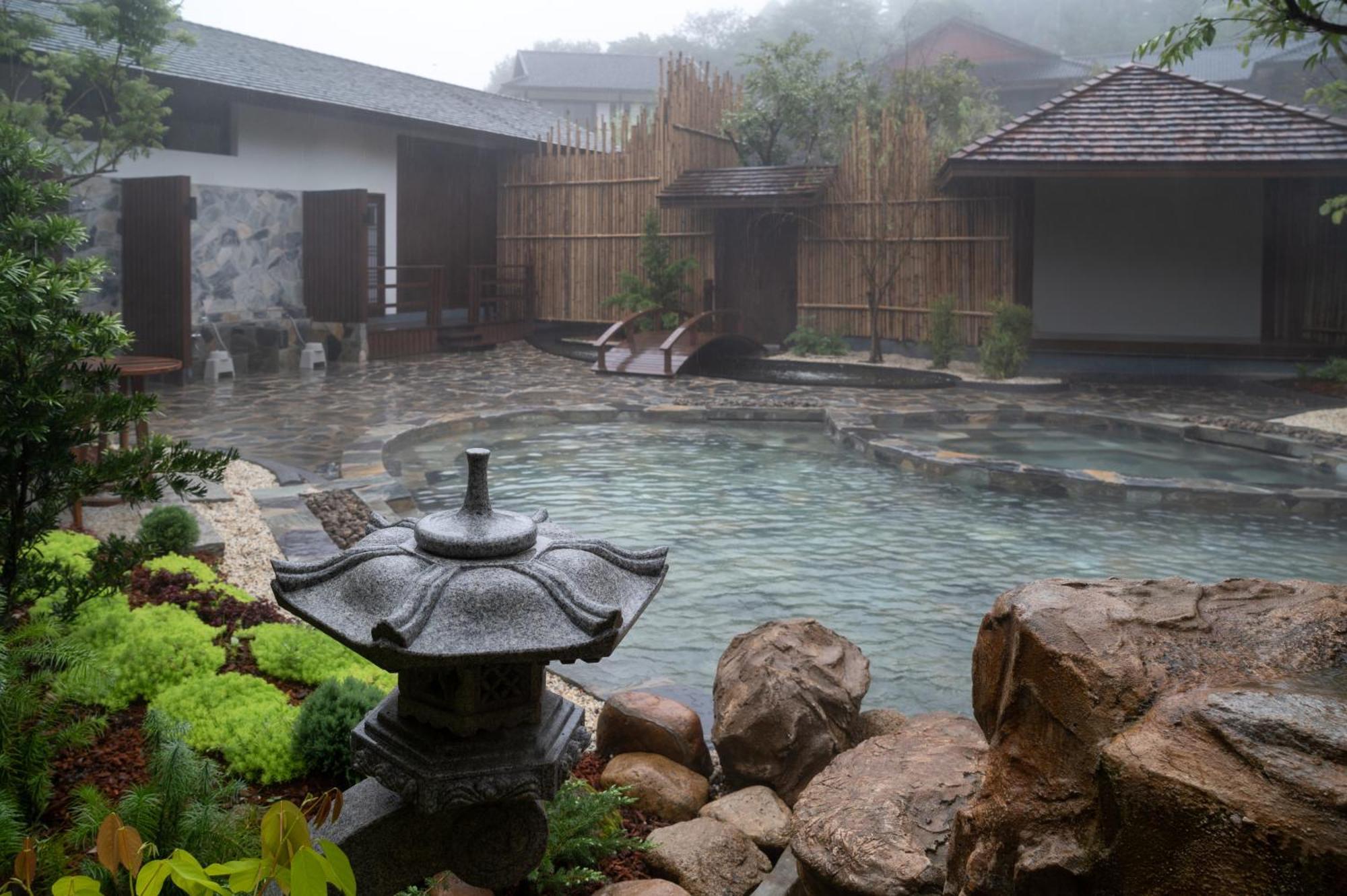 Onsen At Moncham Hotel Mae Rim Exterior photo