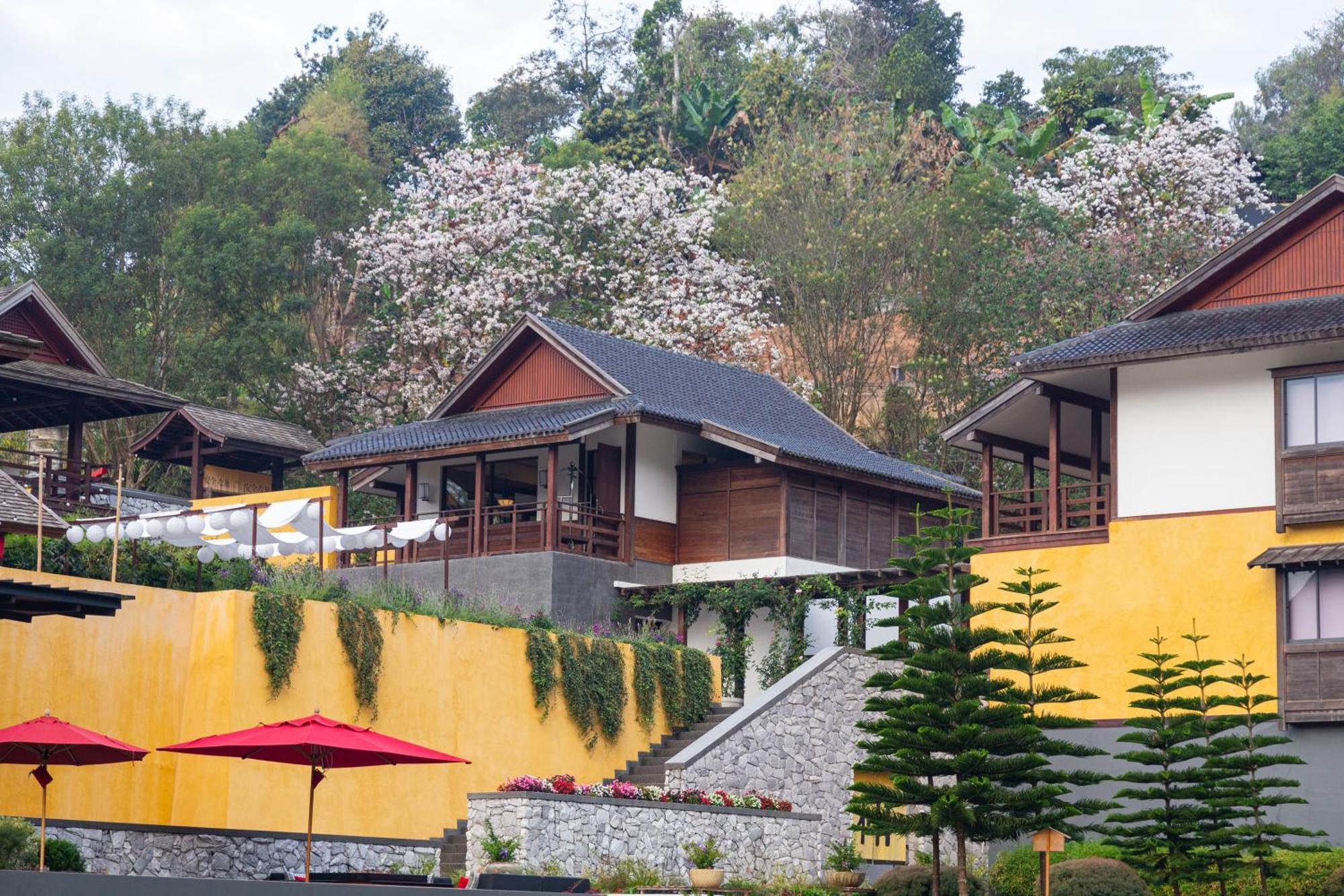 Onsen At Moncham Hotel Mae Rim Exterior photo