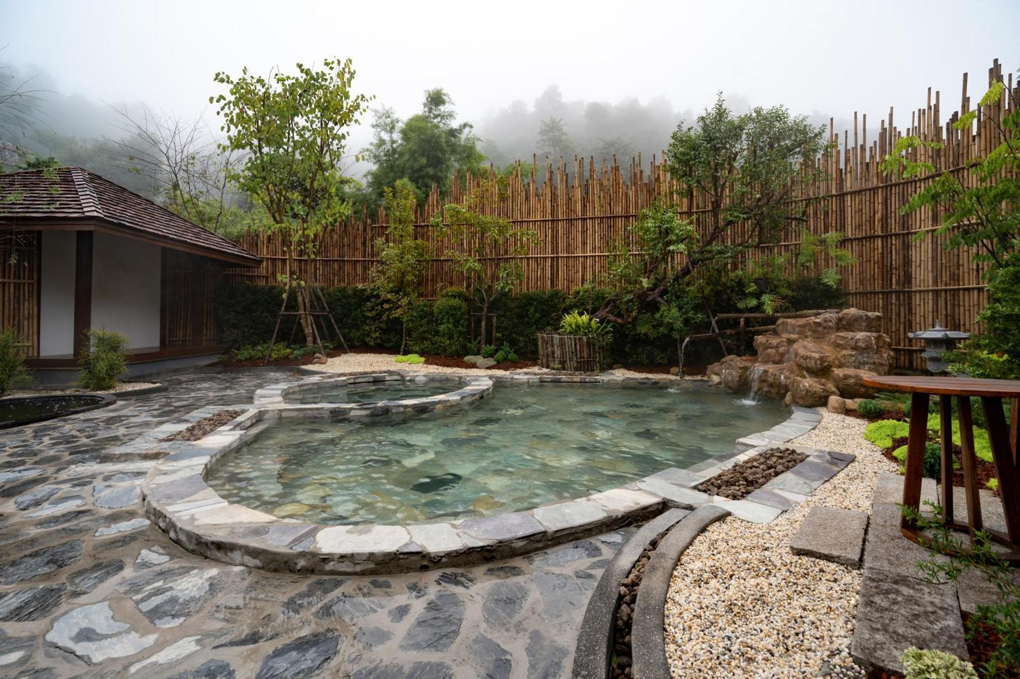 Onsen At Moncham Hotel Mae Rim Exterior photo