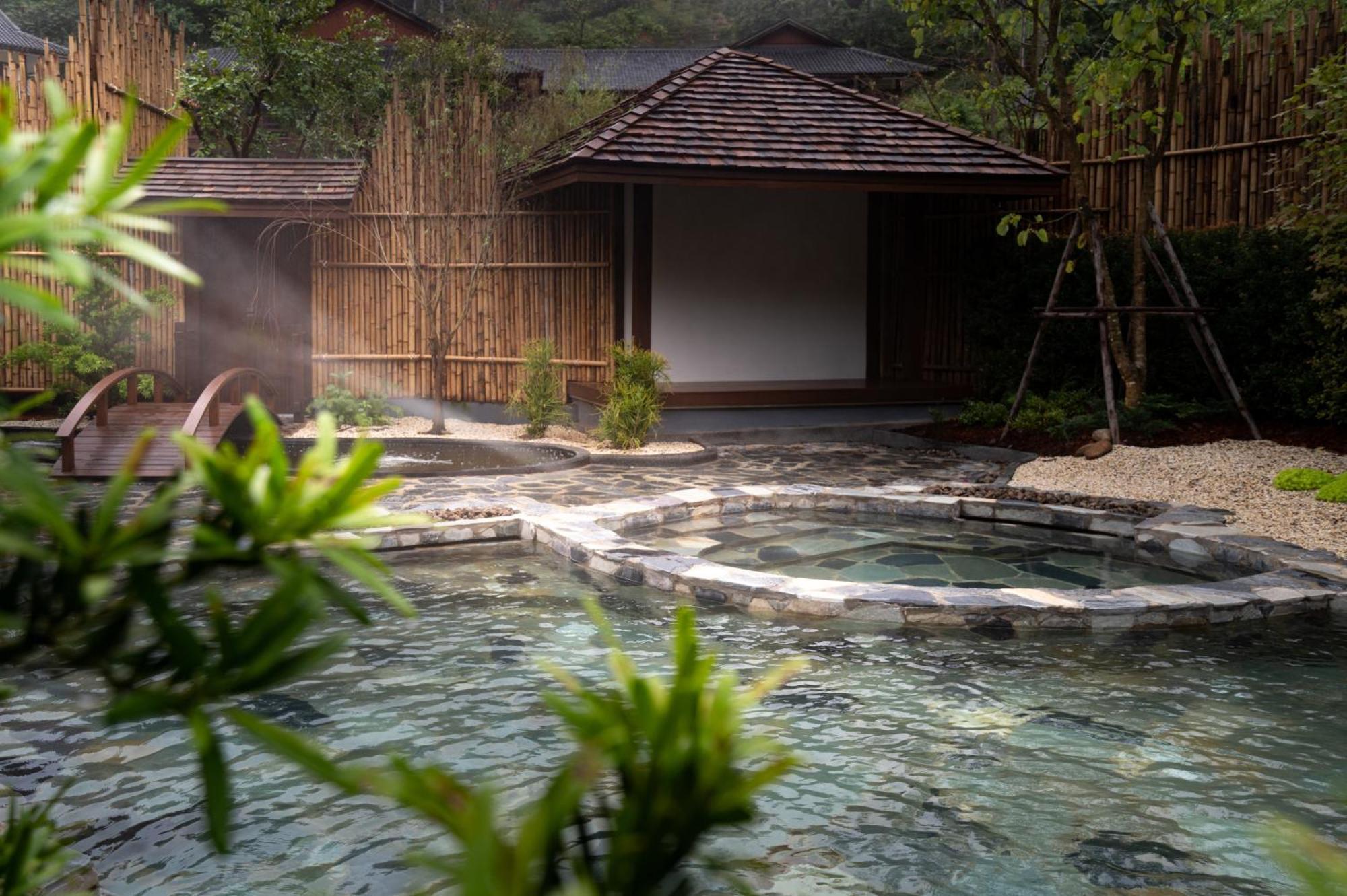 Onsen At Moncham Hotel Mae Rim Exterior photo